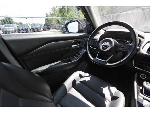 Used 2024 Nissan Rogue SV w/ SV Premium Package FWD image 9