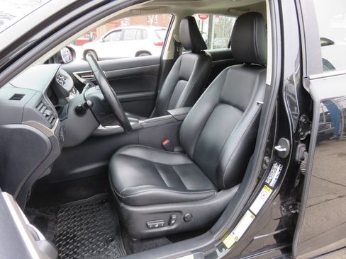 Used 2017 Lexus CT 200h w/ Navigation System Package image 10