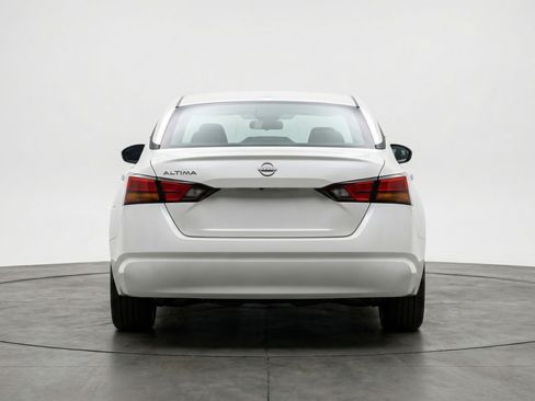 Used 2025 Nissan Altima 2.5 SV FWD image 7