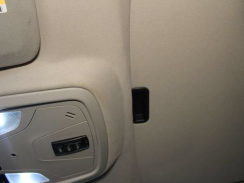 Used 2019 Chevrolet Impala LT FWD image 27