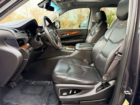 Used 2017 Cadillac Escalade Luxury AWD/4WD image 27