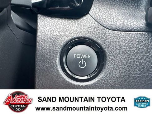 Used 2025 Toyota Camry SE FWD image 18