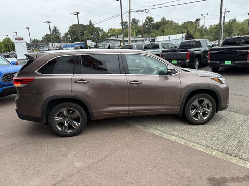 Certified 2018 Toyota Highlander Limited Platinum AWD/4WD image 7