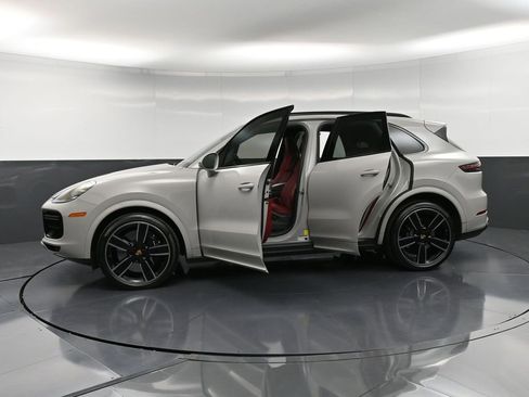 Certified 2022 Porsche Cayenne Turbo image 40