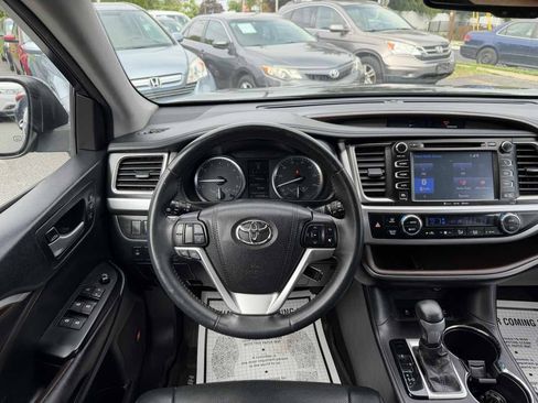 Used 2016 Toyota Highlander Limited AWD/4WD image 14