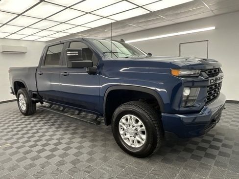Used 2021 Chevrolet Silverado 2500 Custom w/ Custom Value Package image 3