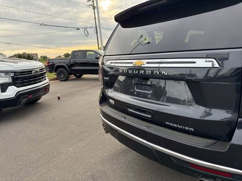 Used 2023 Chevrolet Suburban Premier AWD/4WD image 35