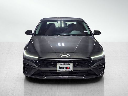 Certified 2025 Hyundai Elantra Limited image 2