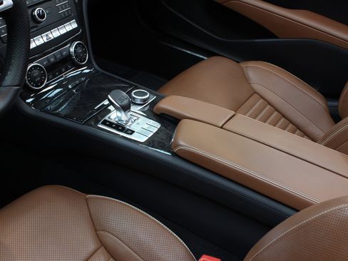 Used 2017 Mercedes-Benz SL 550 image 33