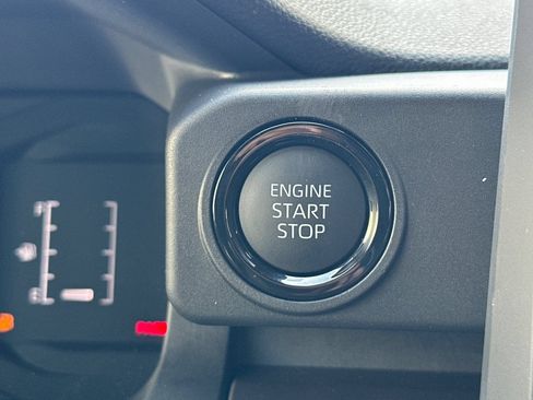 Certified 2025 Toyota Tacoma SR5 AWD/4WD image 18