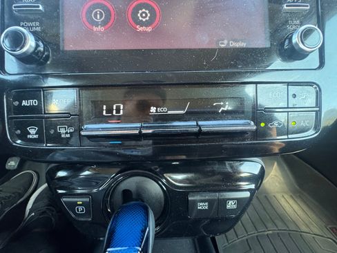 Used 2020 Toyota Prius LE w/ Carpet Mat Package AWD/4WD image 18