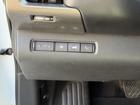 Used 2023 Nissan Pathfinder Platinum image 10