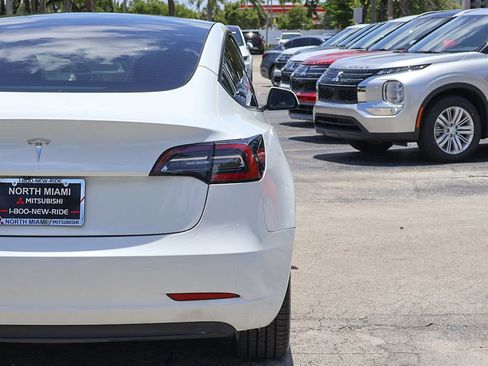 Used 2023 Tesla Model 3 Standard Range RWD image 16