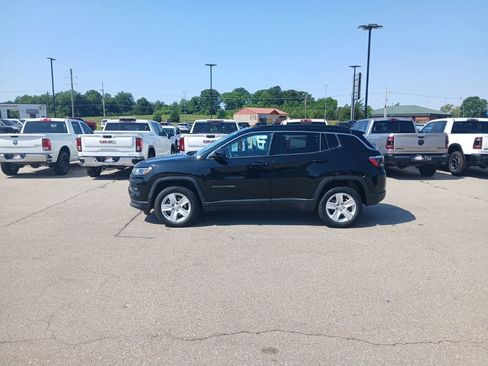 Used 2022 Jeep Compass Latitude w/ Convenience Group AWD/4WD image 5