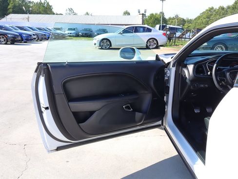 Used 2016 Dodge Challenger SRT Hellcat image 36