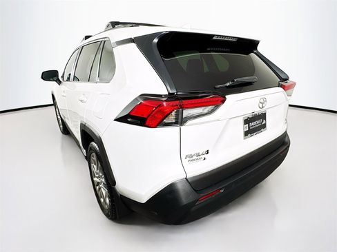 Certified 2020 Toyota RAV4 XLE Premium image 5