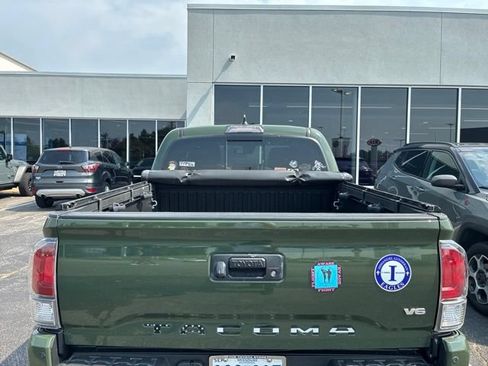 Used 2022 Toyota Tacoma TRD Sport w/ Technology Package AWD/4WD image 4