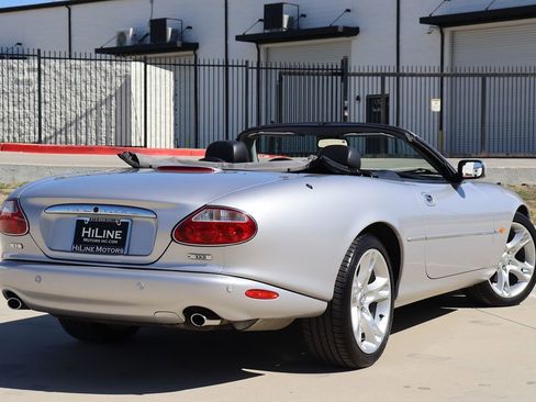 Used 2004 Jaguar XK8 Convertible image 12