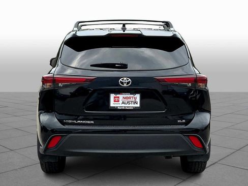 Used 2024 Toyota Highlander XLE FWD image 5
