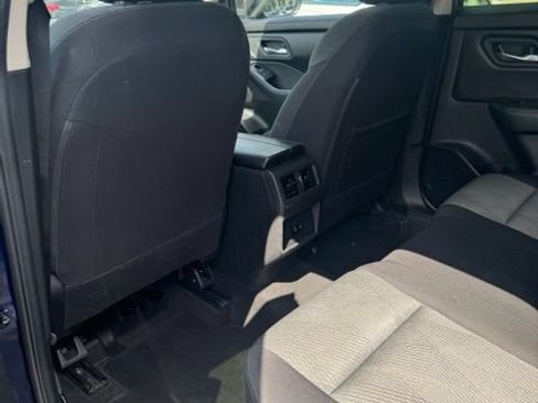 Used 2024 Nissan Rogue SV FWD image 8