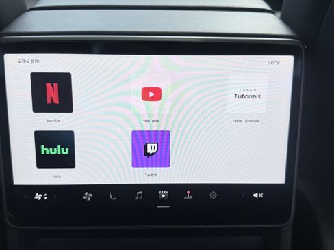 Used 2025 Tesla Model 3 Long Range RWD image 39
