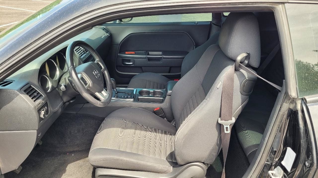Used 2014 Dodge Challenger SXT RWD image 12