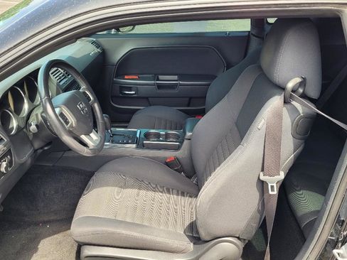 Used 2014 Dodge Challenger SXT RWD image 12