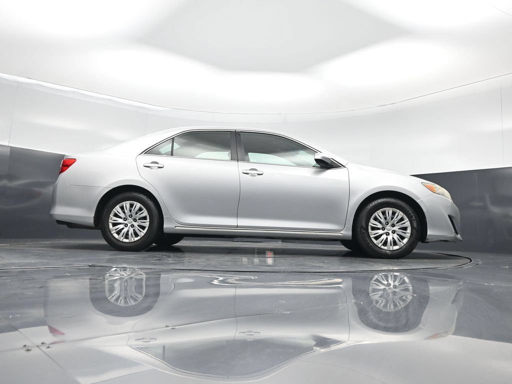 Used 2014 Toyota Camry LE FWD image 41