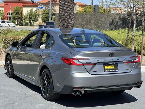 Used 2025 Toyota Camry SE w/ Convenience Package FWD image 18