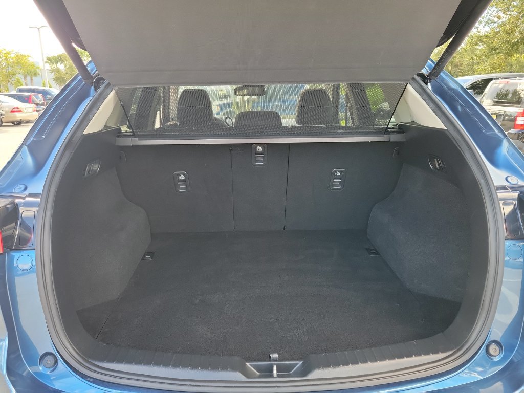 Used 2018 MAZDA CX-5 Touring w/ Preferred Equipment Package FWD image 29