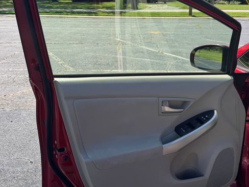 Used 2014 Toyota Prius Three FWD image 15