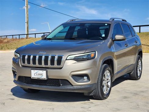 Used 2019 Jeep Cherokee Latitude Plus image 4