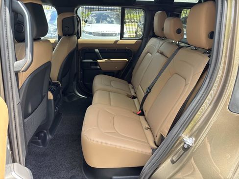 New 2026 Land Rover Defender 110 X-Dynamic SE AWD/4WD image 13