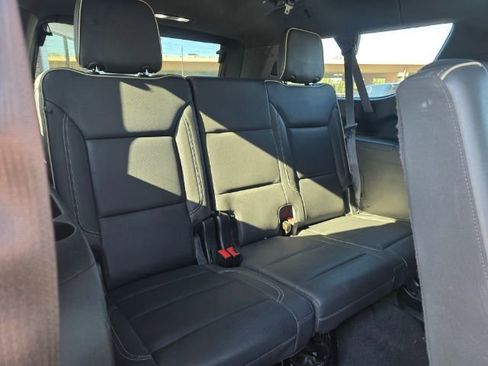 Used 2024 GMC Yukon XL SLT AWD/4WD image 17