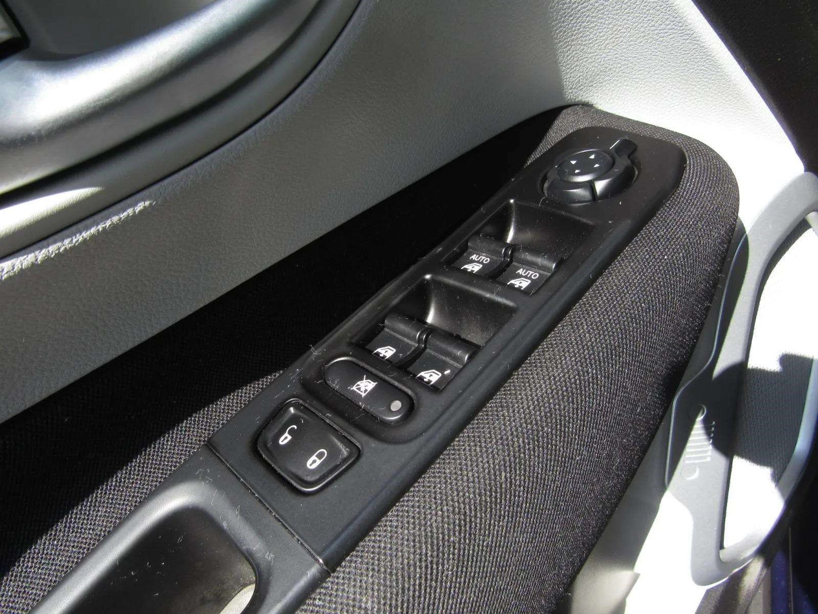 Used 2020 Jeep Renegade Latitude FWD image 21