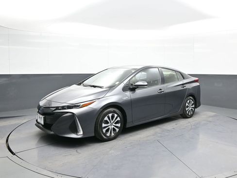 Used 2020 Toyota Prius Prime LE image 1