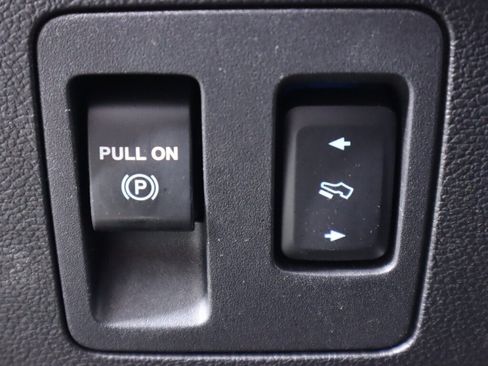 Used 2018 Ford F150 Lariat w/ Heavy-Duty Payload Package AWD/4WD image 11