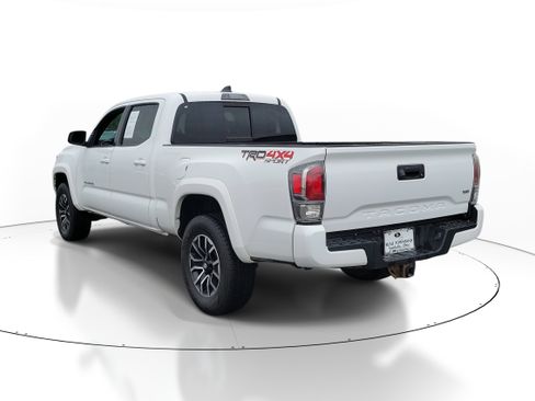 Used 2020 Toyota Tacoma TRD Sport image 3