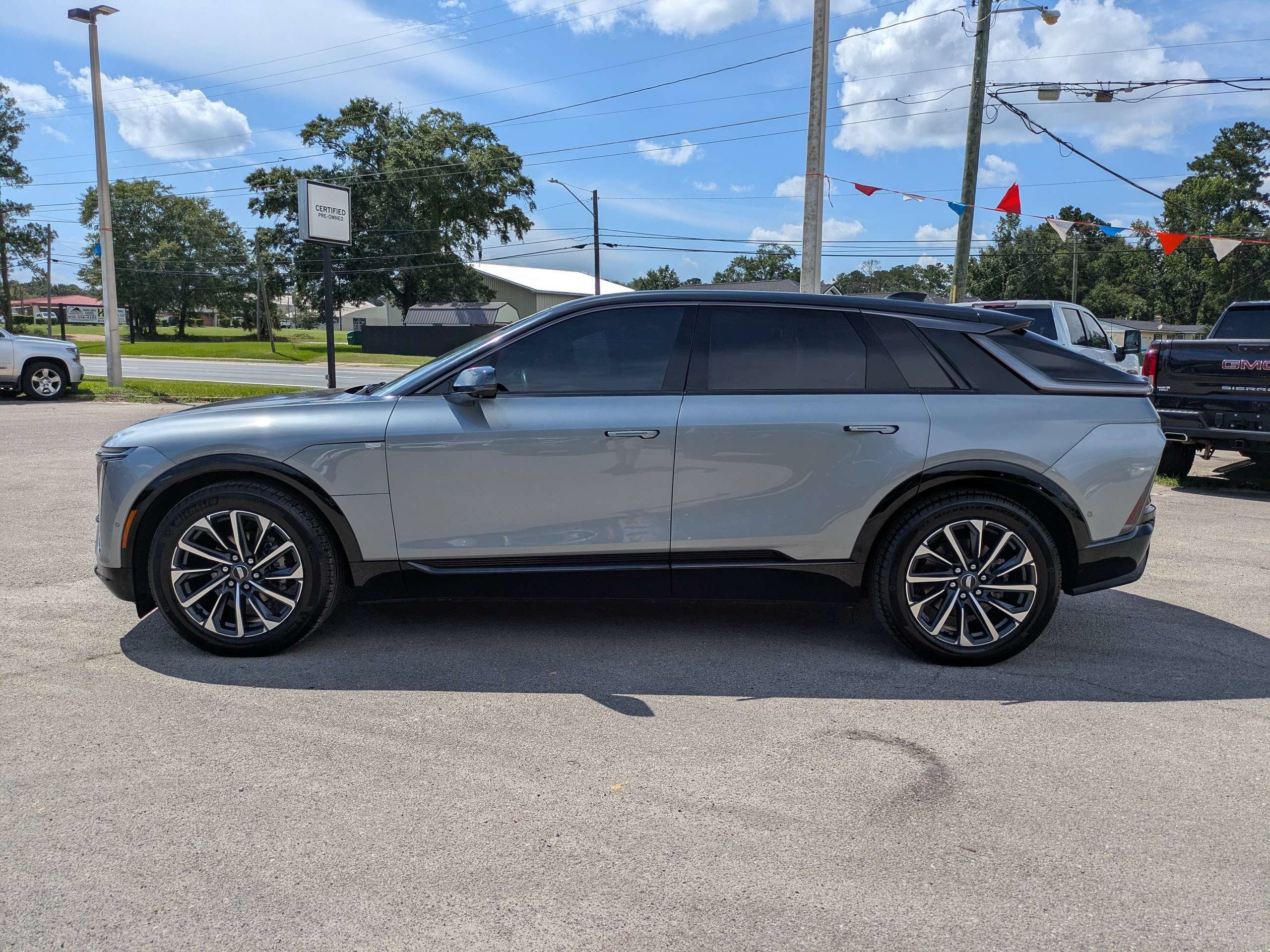 Used 2024 Cadillac Lyriq Sport RWD image 7