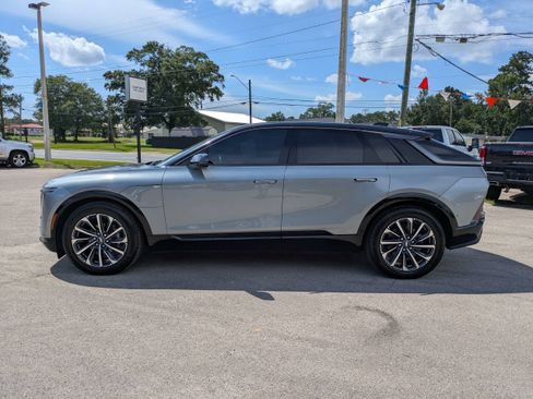 Used 2024 Cadillac Lyriq Sport RWD image 7