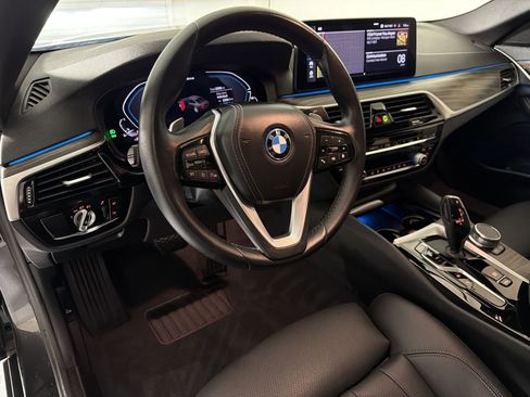 Used 2023 BMW 530e w/ Convenience Package RWD image 4