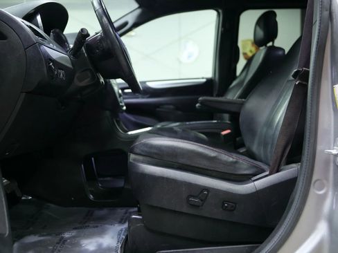 Used 2019 Dodge Grand Caravan GT image 18