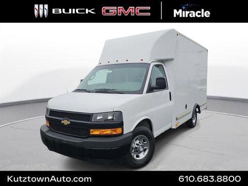 Used 2018 Chevrolet Express 3500 w/ Driver Convenience Package image 1