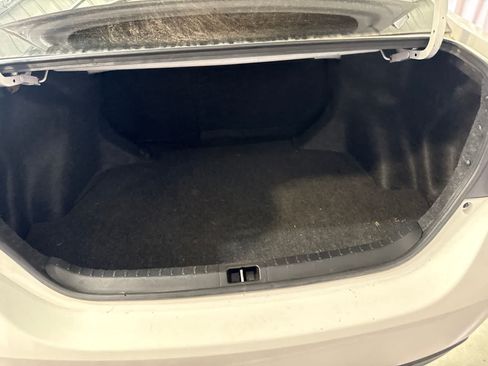 Used 2018 Toyota Corolla LE FWD image 10