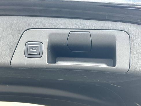 Used 2022 Buick Envision Avenir w/ Technology Package II image 14