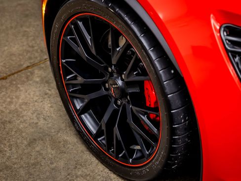 Used 2019 Chevrolet Corvette Z06 RWD image 18