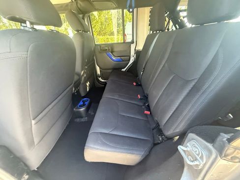 Used 2018 Jeep Wrangler Unlimited Sport S image 25