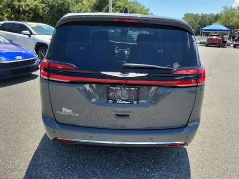 Used 2023 Chrysler Pacifica Touring-L FWD image 11