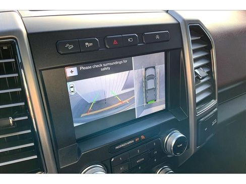 Used 2018 Ford F150 Platinum w/ Equipment Group 701A Luxury image 23