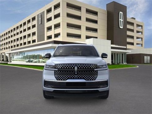 New 2025 Lincoln Navigator Reserve image 6